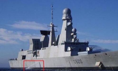 軍艦等大型船舶的側(cè)面不停地向外排水:水從哪里來?